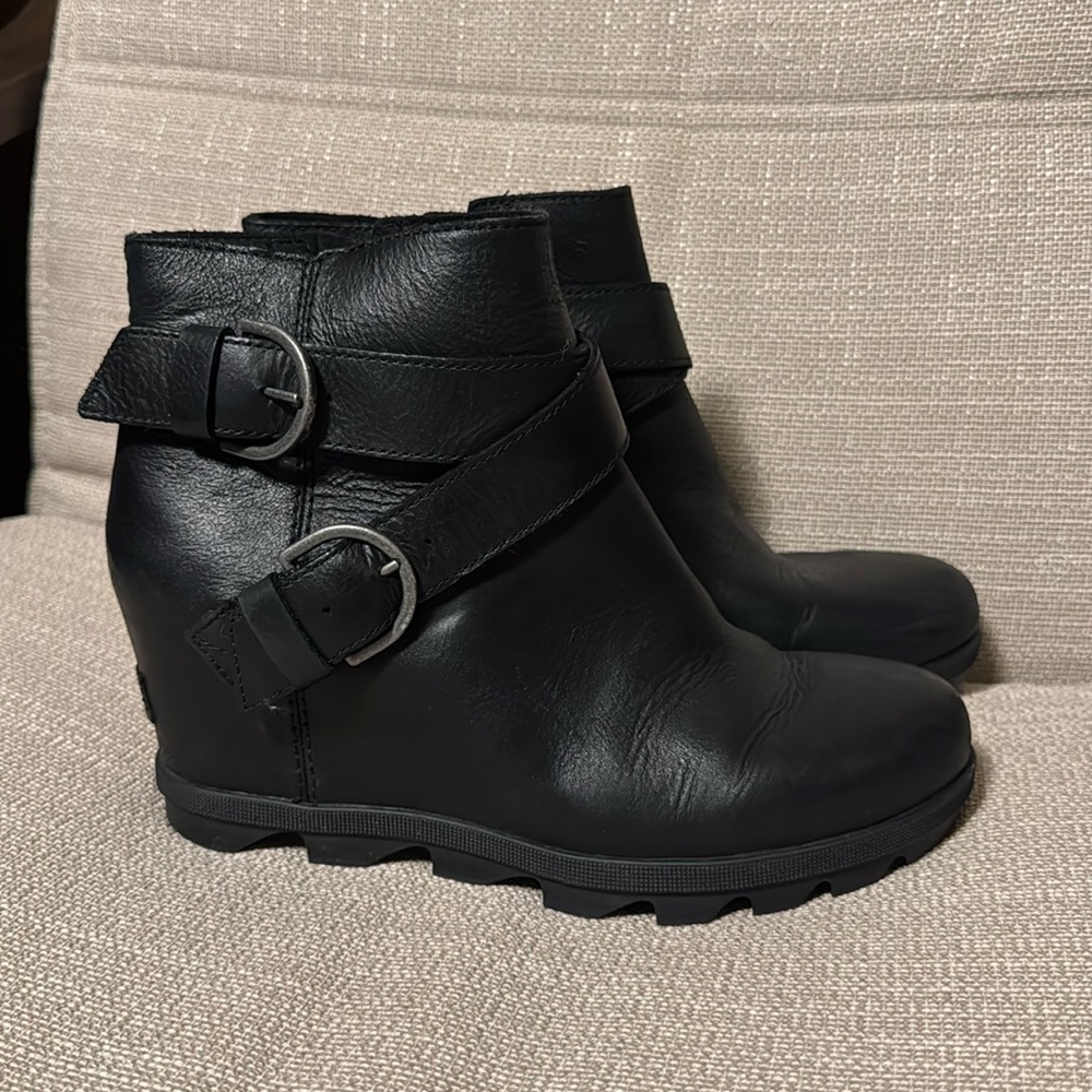 Joan of Arc Sorel wedge with buckle  black size 8.5 - like new, worn once